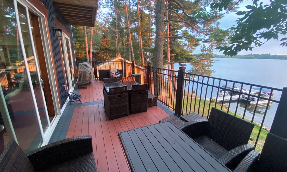 Hatley Cabin | Spacious Lakefront Cabin Sleeps up to 14.