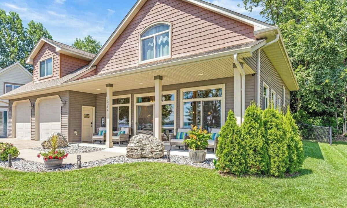 Lindstrom Cabin | Spacious Lakefront|Multi-generational|GAMEROOM
