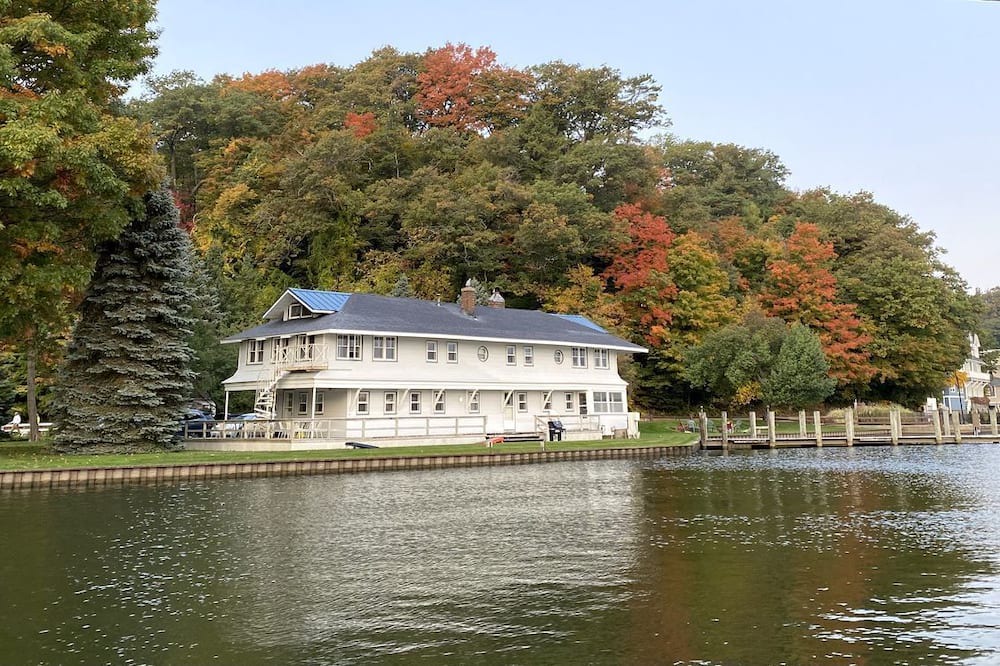 Macatawa Cottage | Spacious Lakeside Boathouse Cottage for an Unforgettable Family Getaway in Macatawa, Michigan