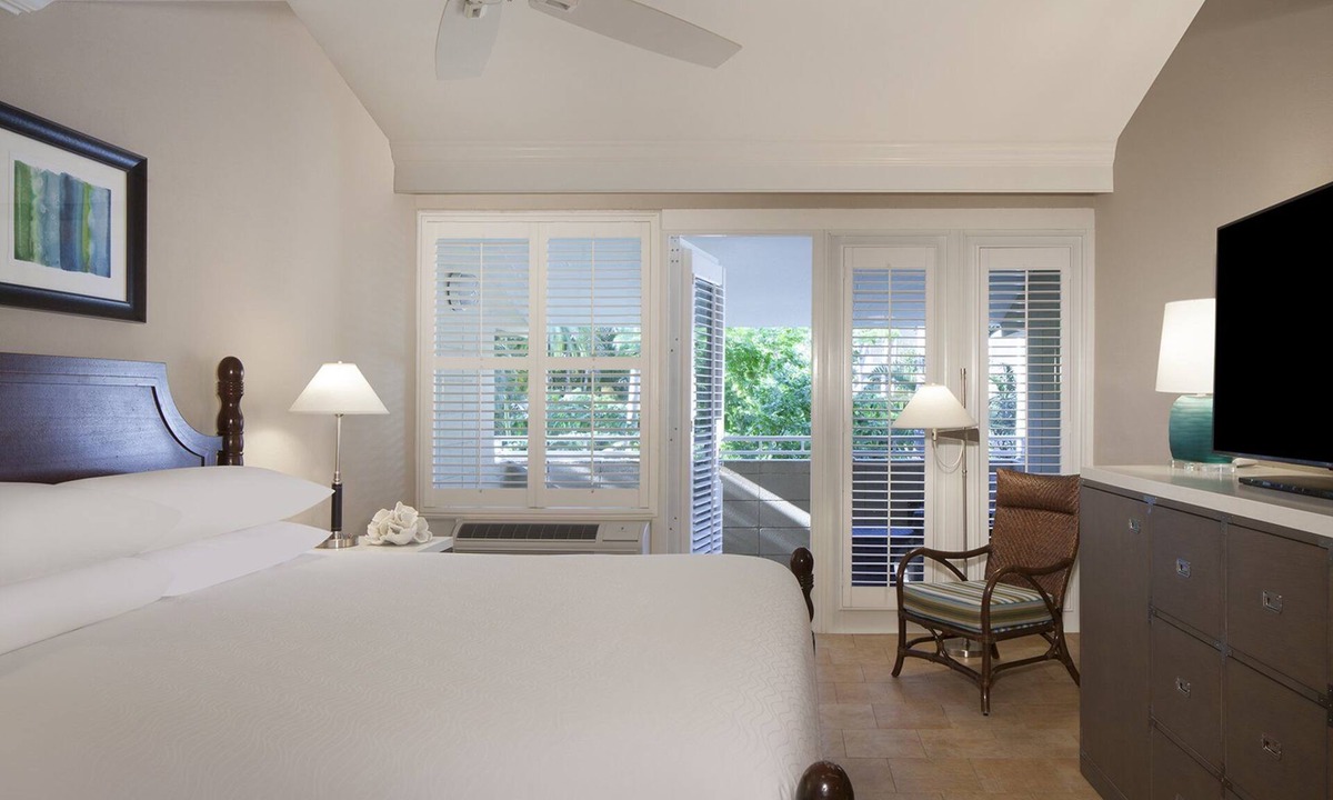 Historic Seaport Hotel | Spacious Lanai Suite! Pool, Marina Access, Walk to Dining Spots & Museums