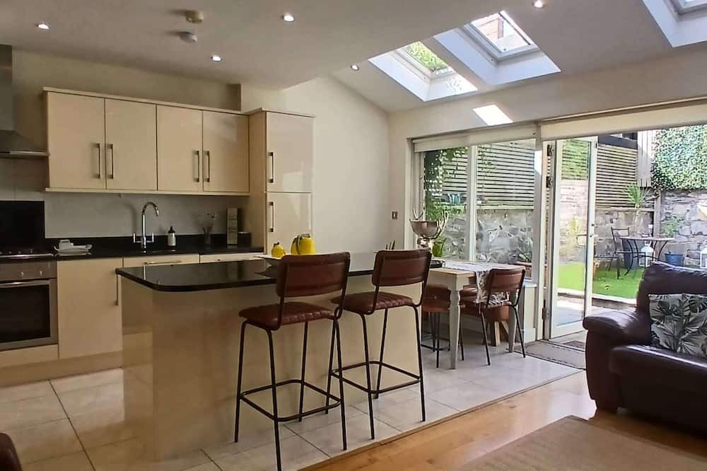 Stoneybatter House | Spacious, LightFilled 3BD Home Beside Phoenix Park