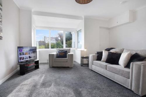 Horden Apartment | Spacious Living Room & Modern Comforts, Sleeps 4