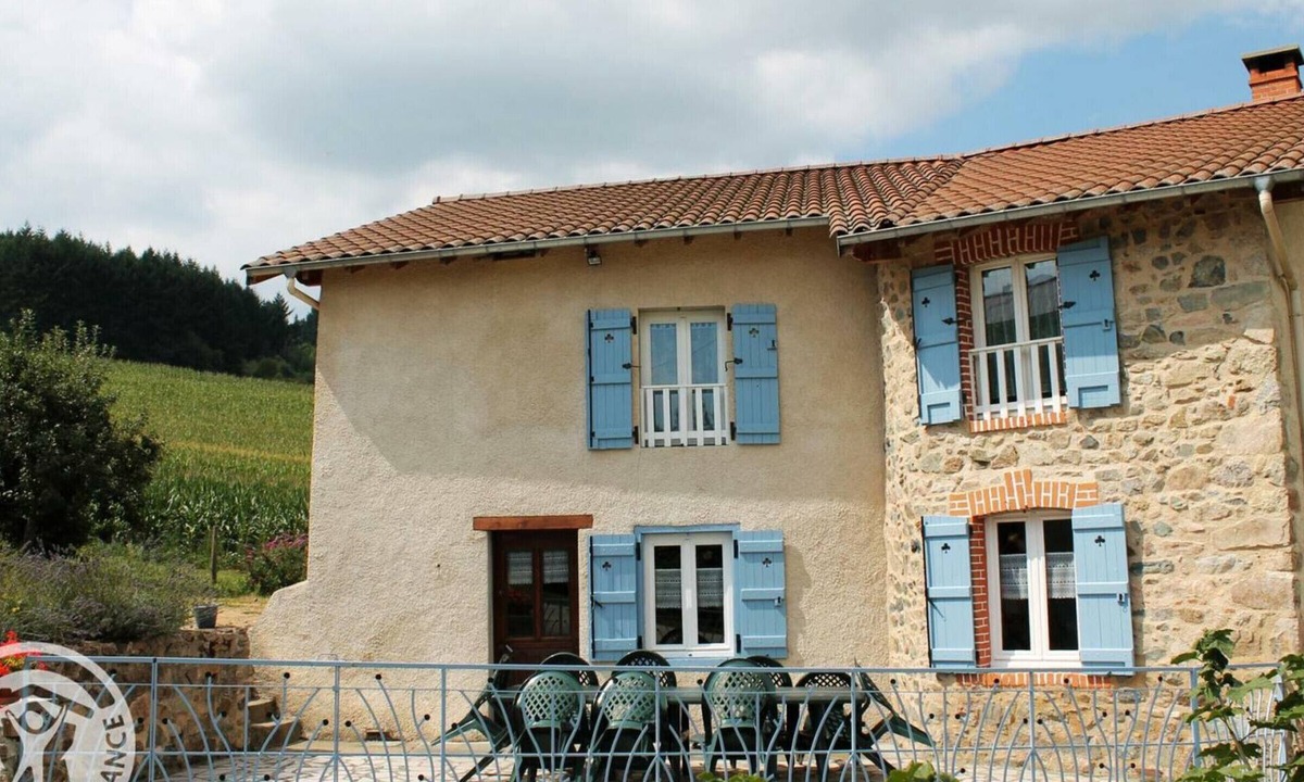 Saint-Romain-d'Urfe Cottage | Spacious lodging in nature with fireplace and outdoor activities