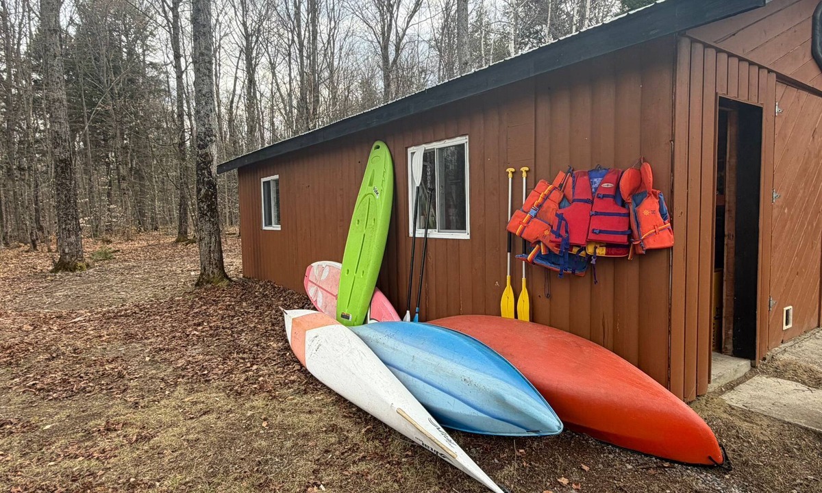 Madawaska House | Spacious Lodge @Madawaska |Ideal for Groups|Trails