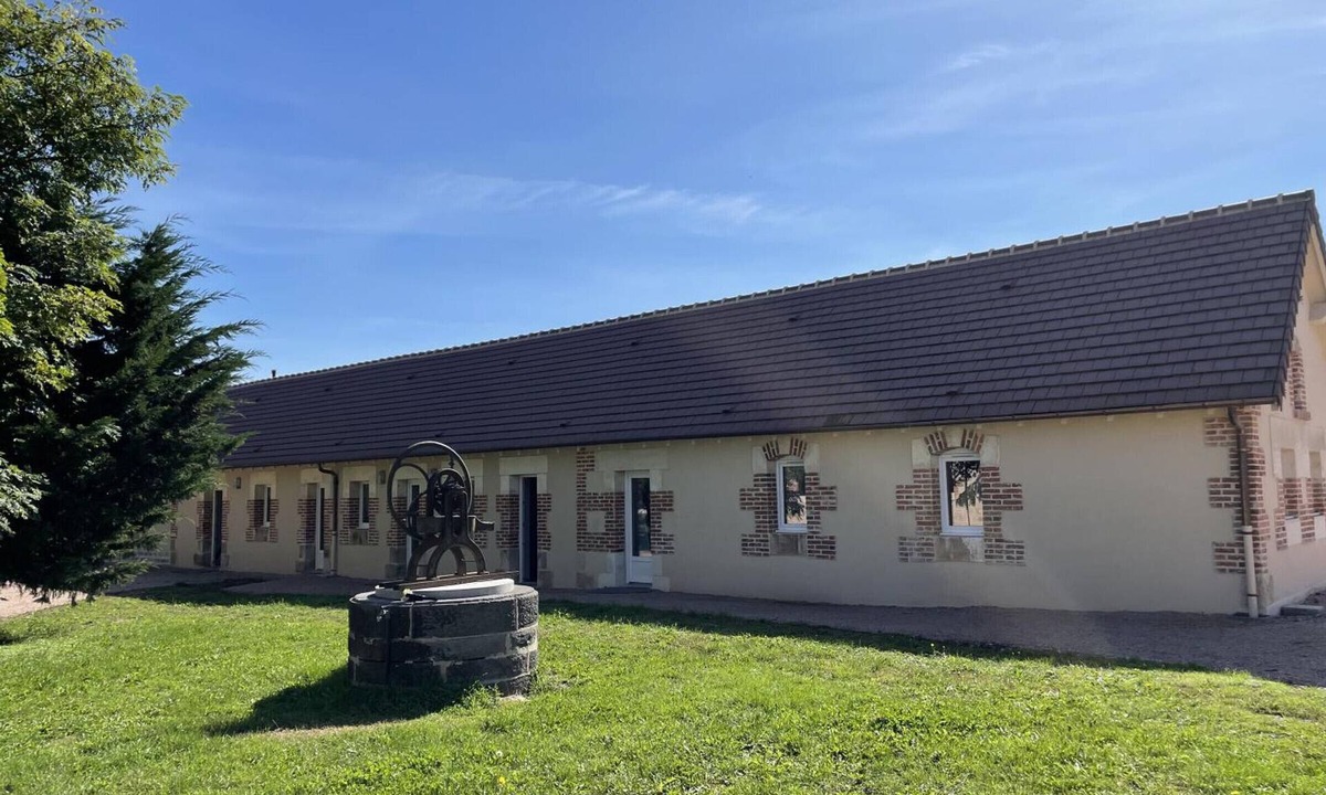 Thiel-sur-Acolin Cottage | Spacious lodging with air conditioning in the countryside