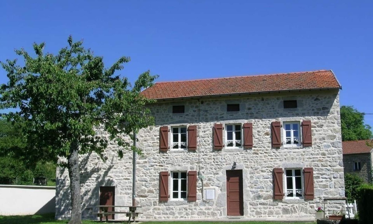 La Guillermie Cottage | Spacious lodging in La Guillermie, pets allowed, garden