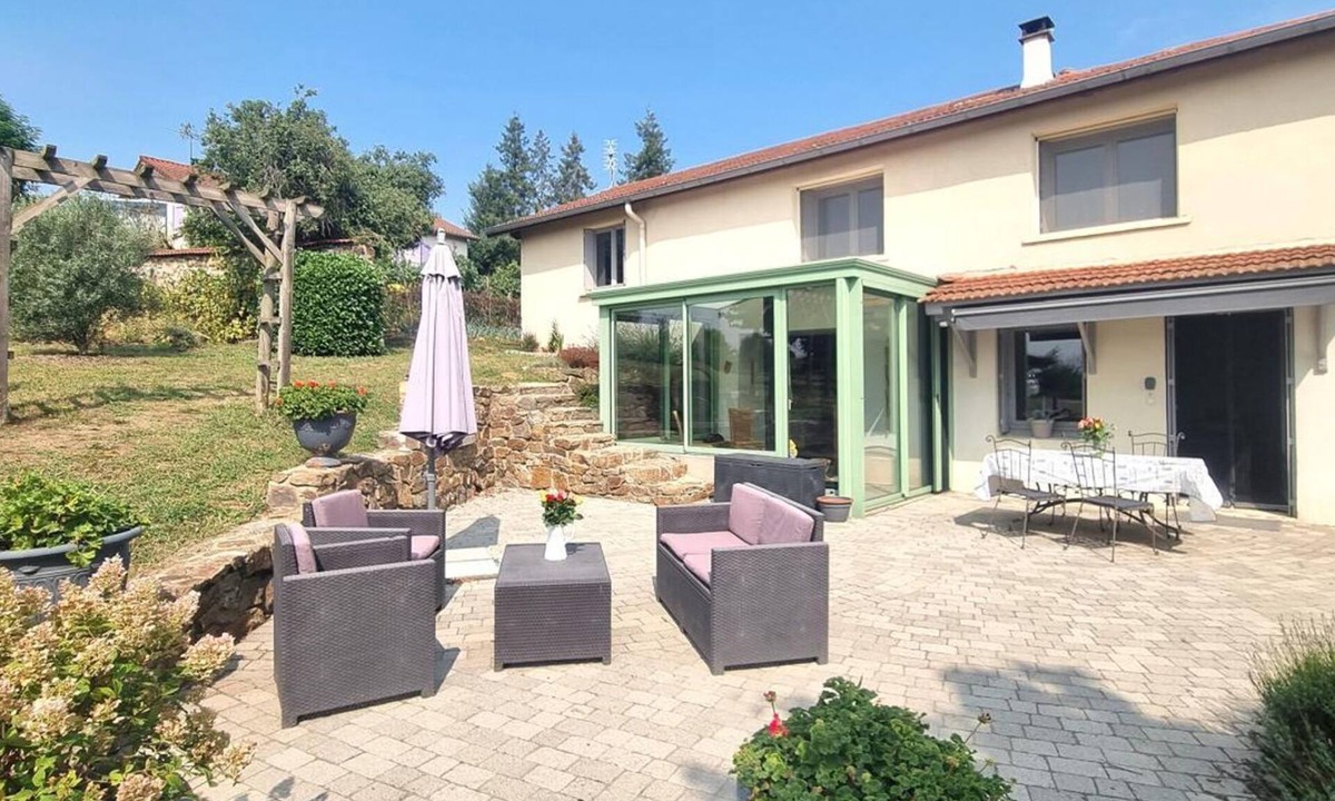 Saint-Galmier Cottage | Spacious lodging with garden and terrace in Saint-Galmier