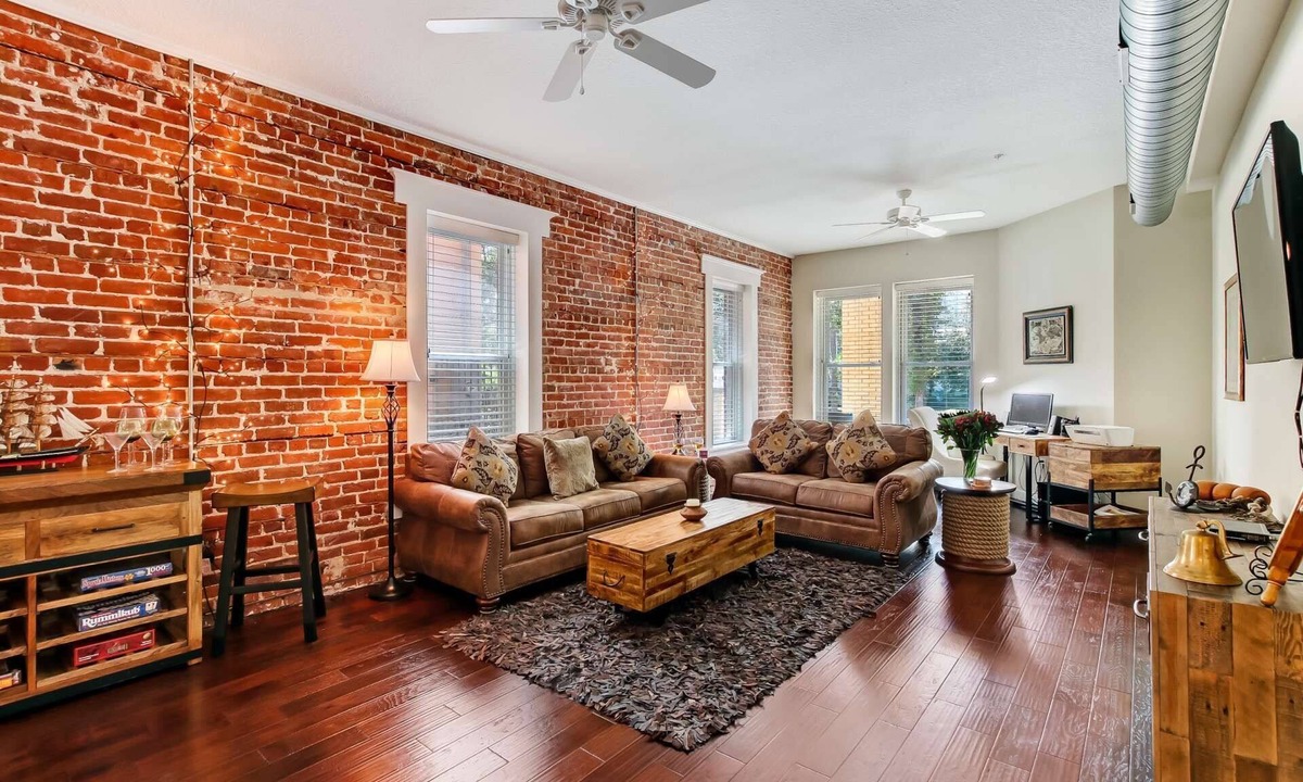 Springfield Condo | Spacious Loft for 2, near downtown Jax, Shared Backyard