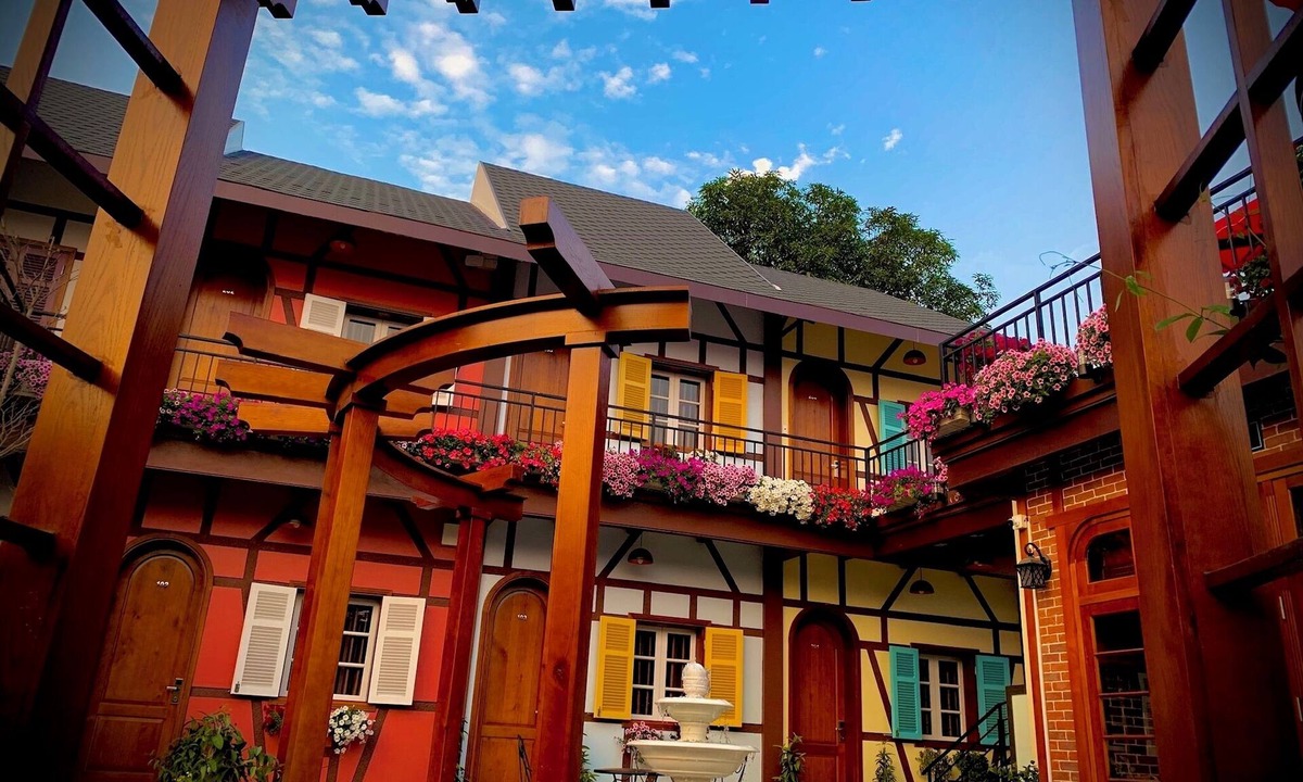Bai Chay Apartment | Spacious Loft Studio for 3 – Cozy, Bright & Family-Run in Ha Long