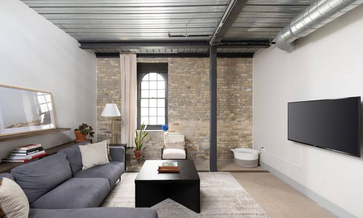Westown Apartment | Spacious Luxury 2BR Apt with Gym, Parking, and Rooftop