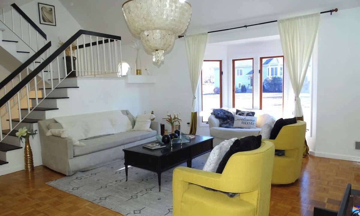 Stoughton House | Spacious Luxury Home 5 Bed 3 Bath w/jacuzzi bath