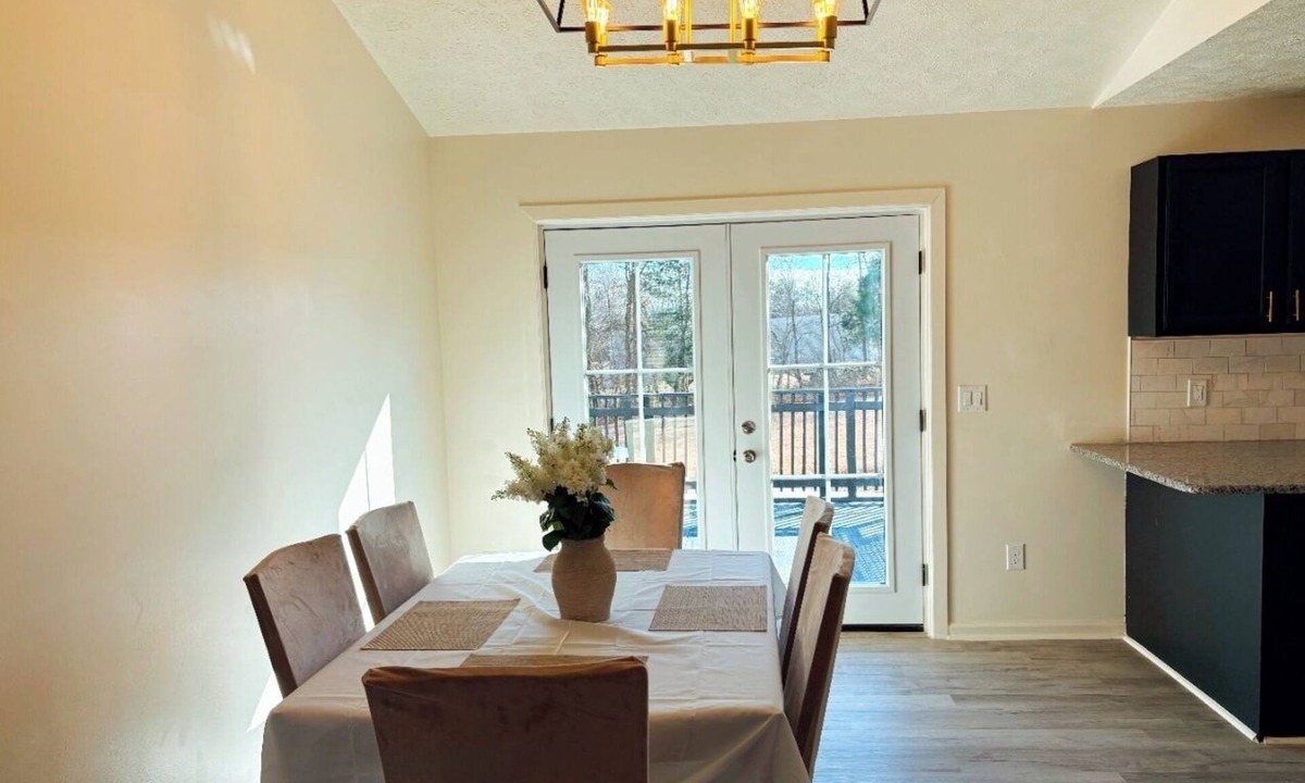 Martinsburg House | Spacious Martinsburg Ranch family friendly home. Near Hospital, I-81 & Downtown.