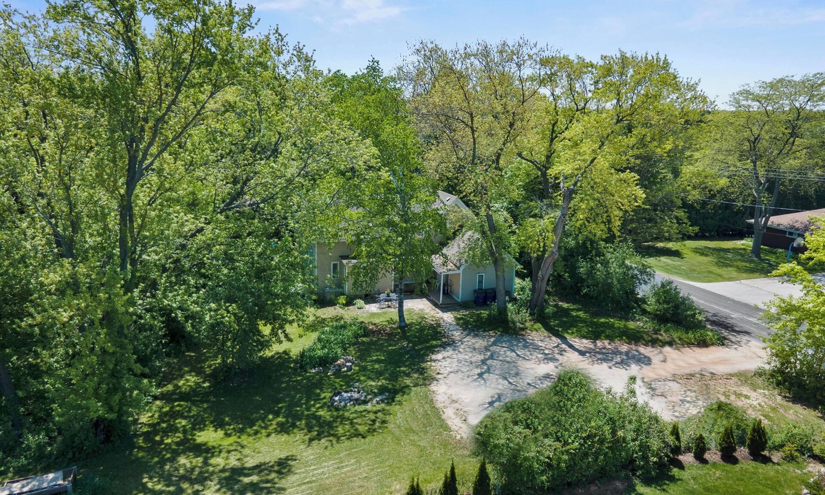 Grafton House | Spacious Master Suite in Peaceful Wooded Farmhouse—Your Home Away from Home