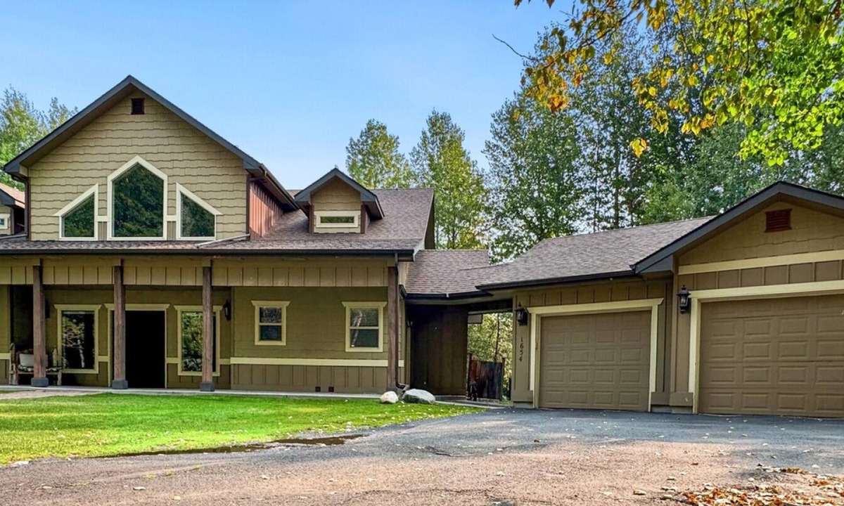 McCall Cabin | Spacious McCall Cabin | Hot Tub + Cozy Fireplaces