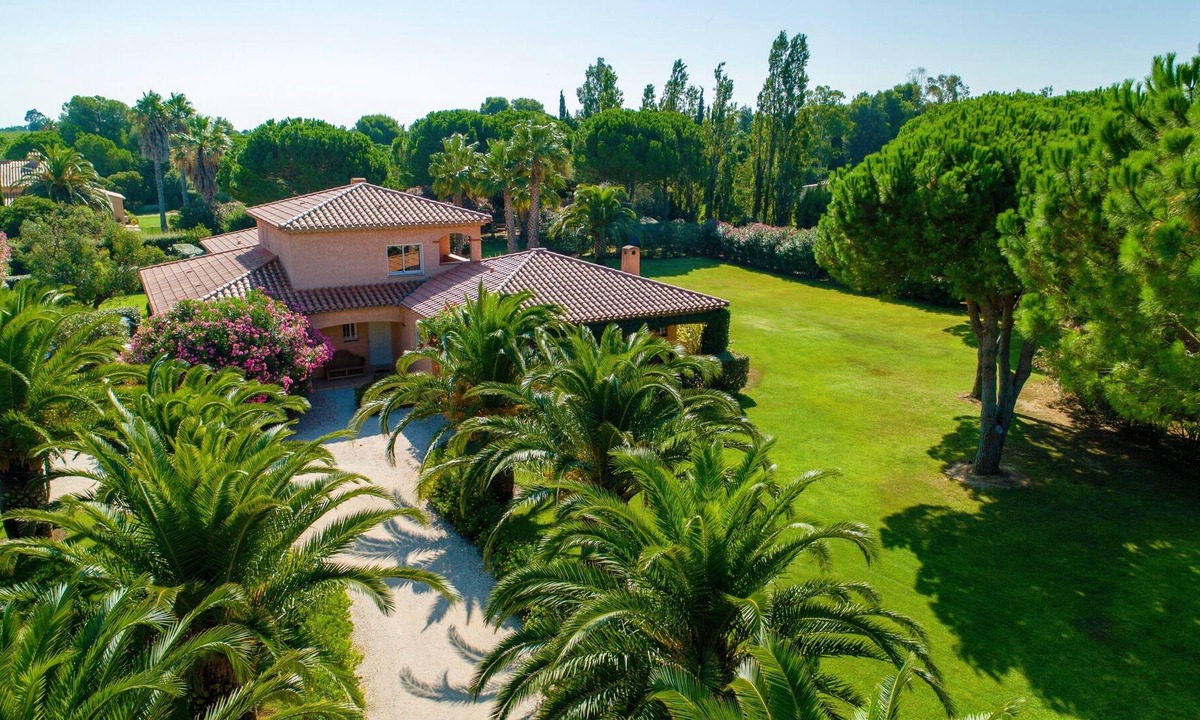 Saint-Nazaire Villa | Spacious Mediterranean villa near the sea
