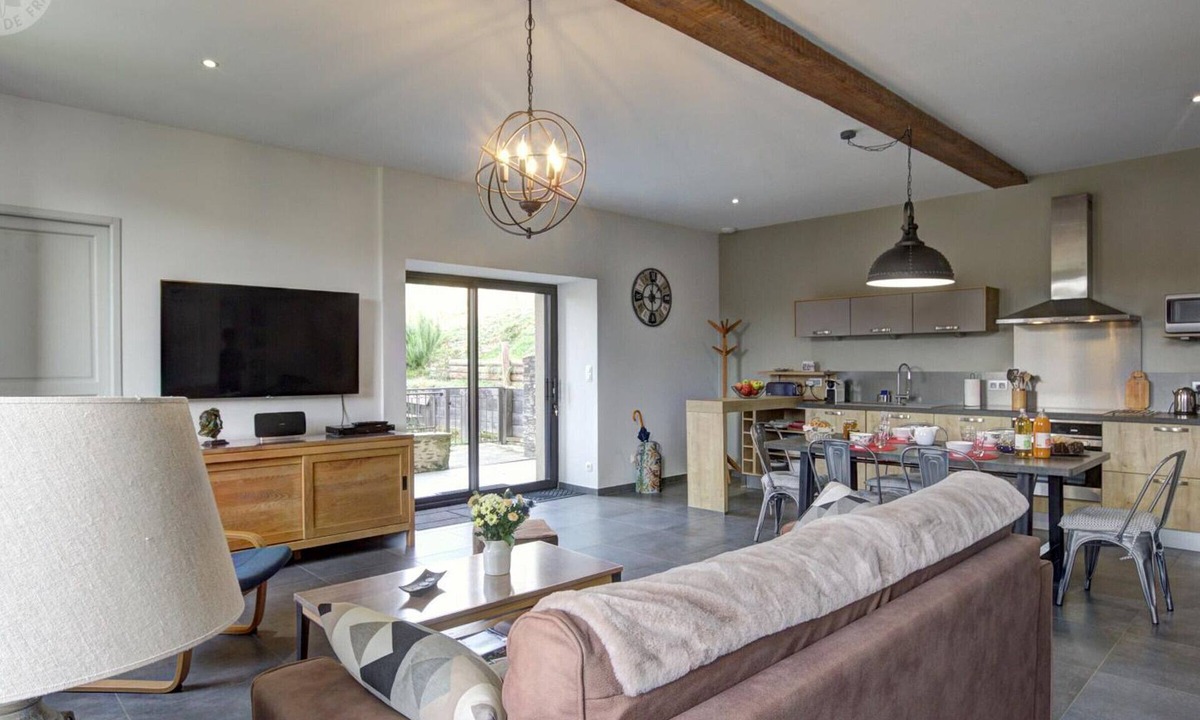 Saint-Paul en Jarez Cottage | Spacious modern accommodation with wifi and terrace