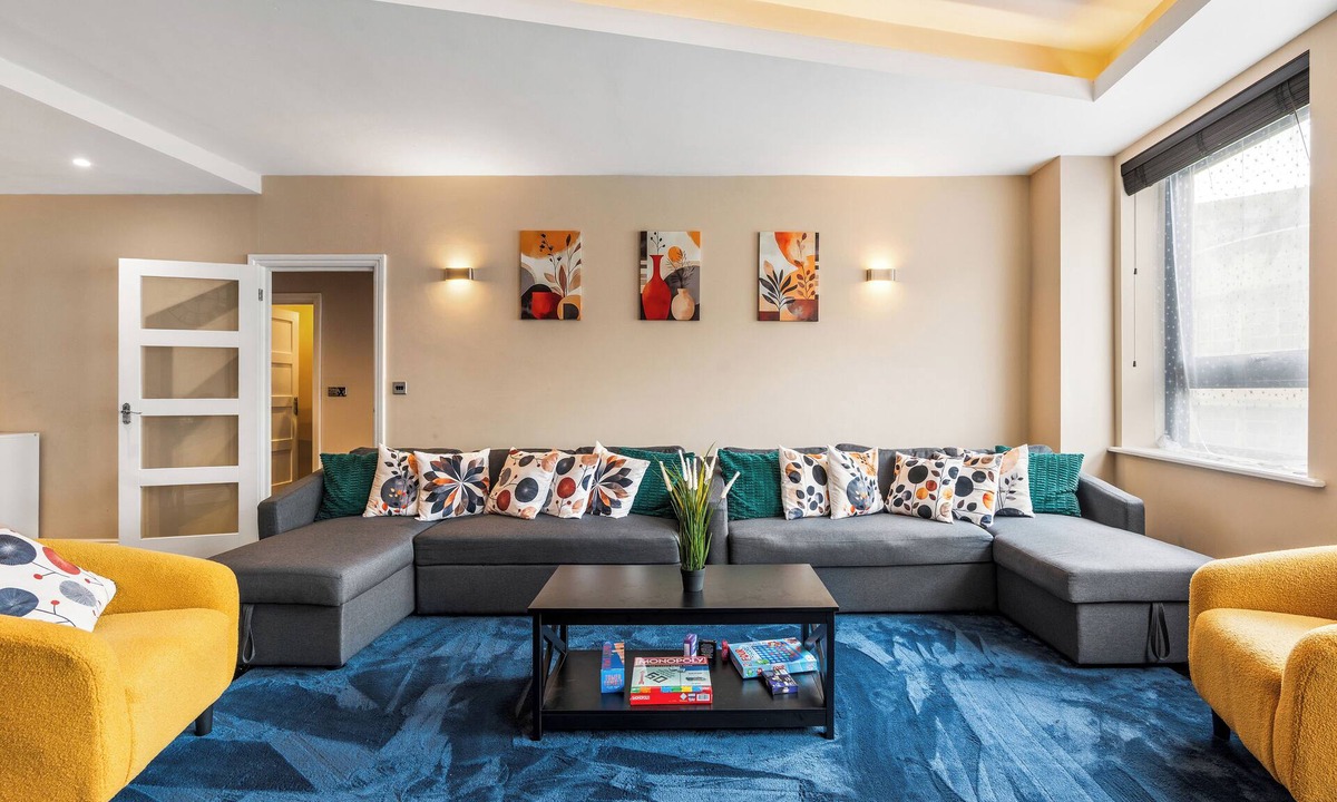 Brighton City Centre Apartment | Spacious Modern 2-Bedroom Apartment in Brighton, Walk to Beach, Sleeps 10
