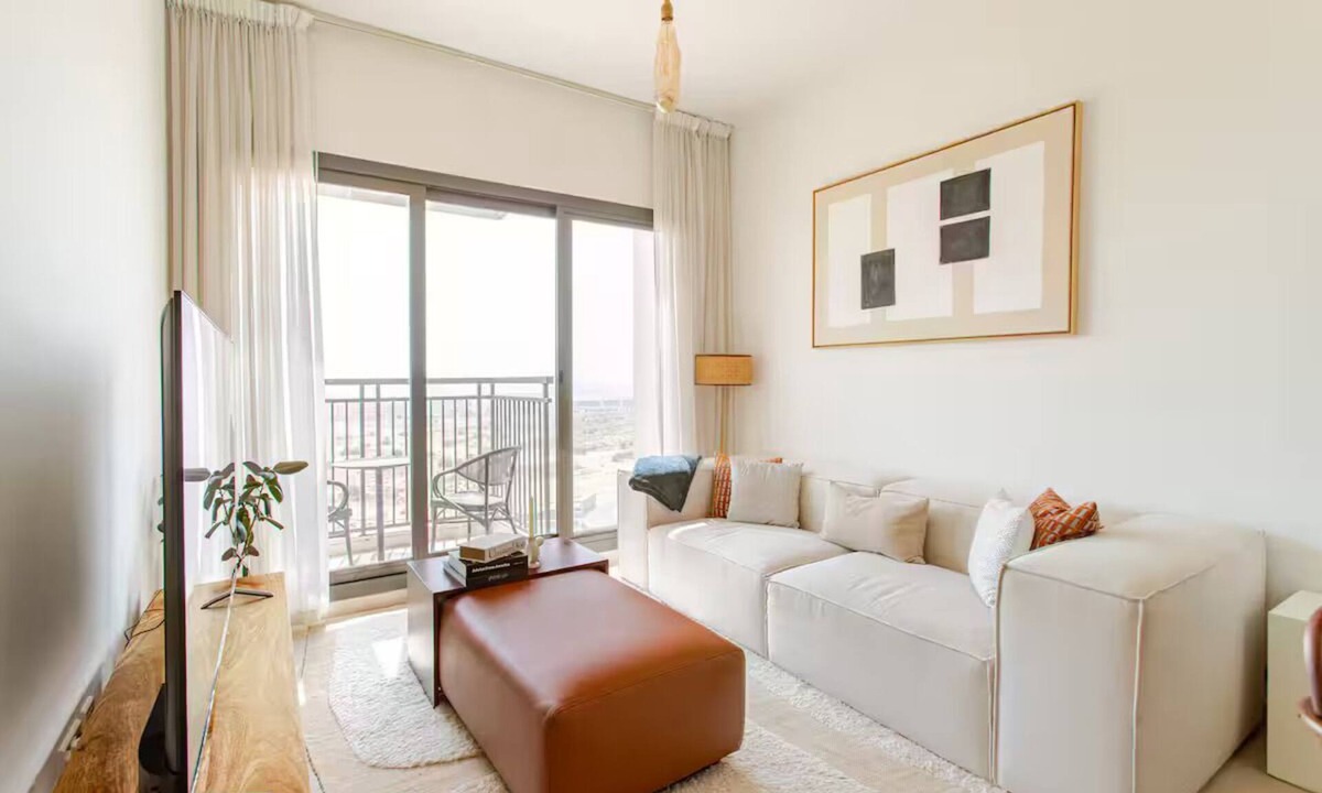Dubai Apartment | Spacious Modern 1 BR UNA, Town Square.