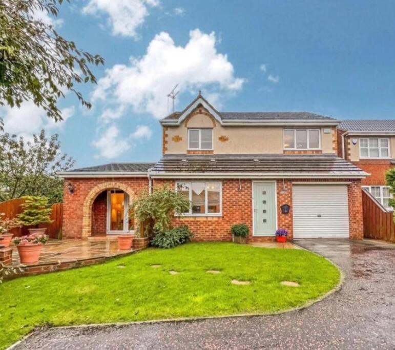 Peterlee House | Spacious & modern 3 bedroom house in Peterlee