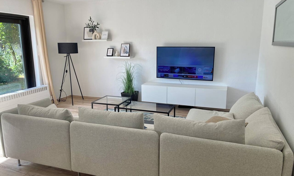 Heisterbacherrott Apartment | Spacious modern 3-room apartment (100 sqm) for hikers, commuters and tourists