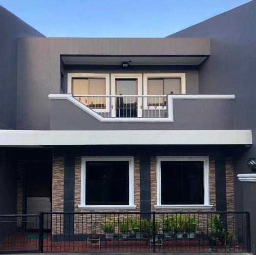 Kauswagan Apartment | Spacious Modern 4BR Townhouse with Security and Parking