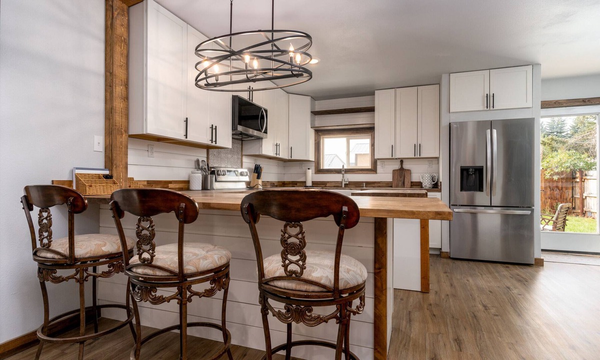 Anaconda Ski Chalet | Spacious & Modern Anaconda Home