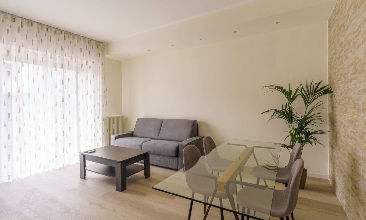Stazione Apartment | Spacious & Modern Central Stay: Sleeps 6 + Private Parking