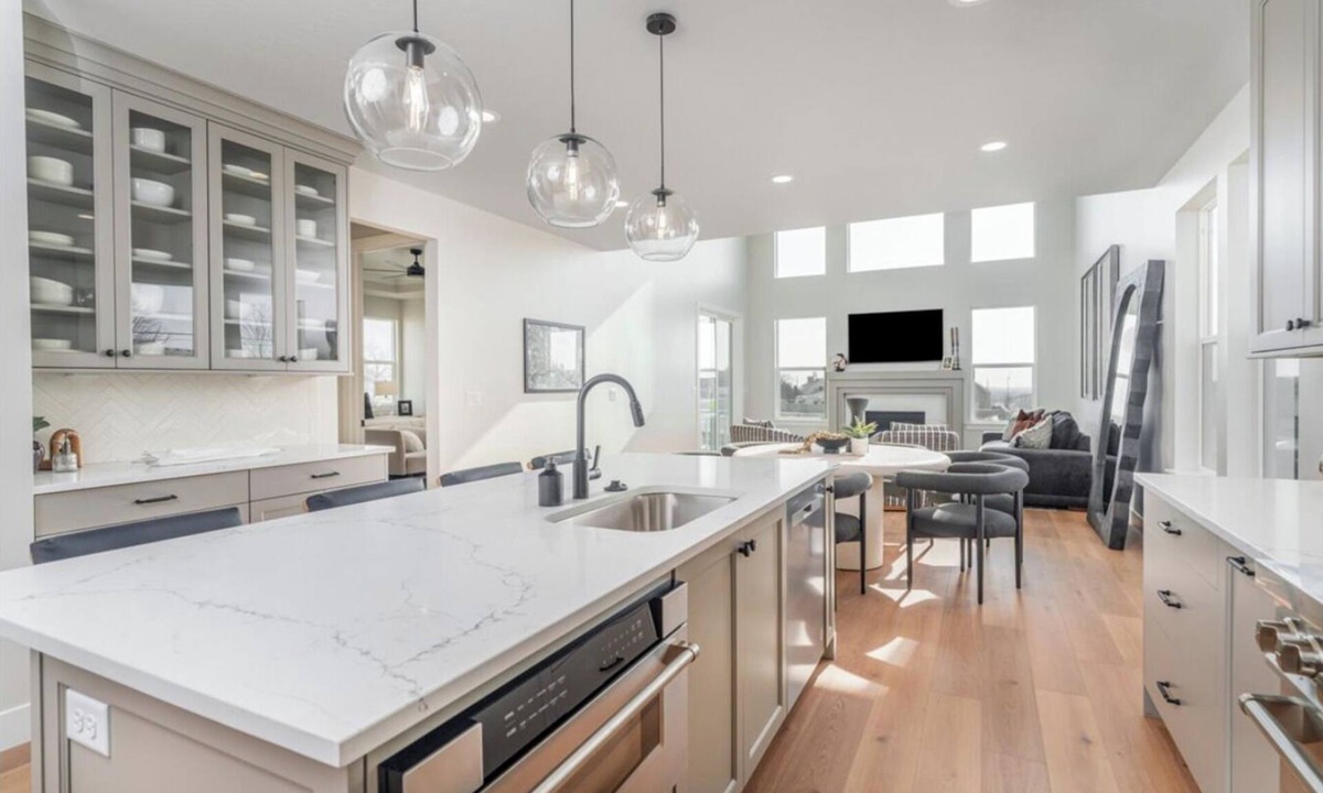 Lehi House | Spacious, Modern, Executive 6-bedroom + office home in Lehi
