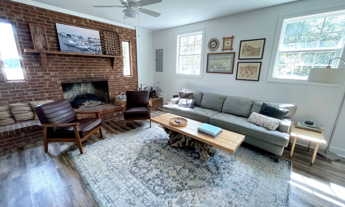 Ogden House | Spacious Modern Farmhouse Close to the Beach