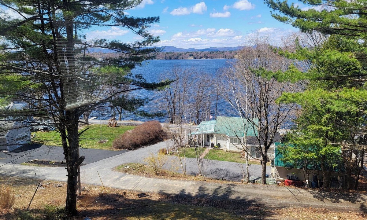 Northville House | Spacious, modern, home by the lake!