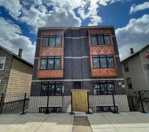 Lower West Side Apartment | Spacious Modern Pilsen Retreat Sleeps 8 Near Downtown Chicago