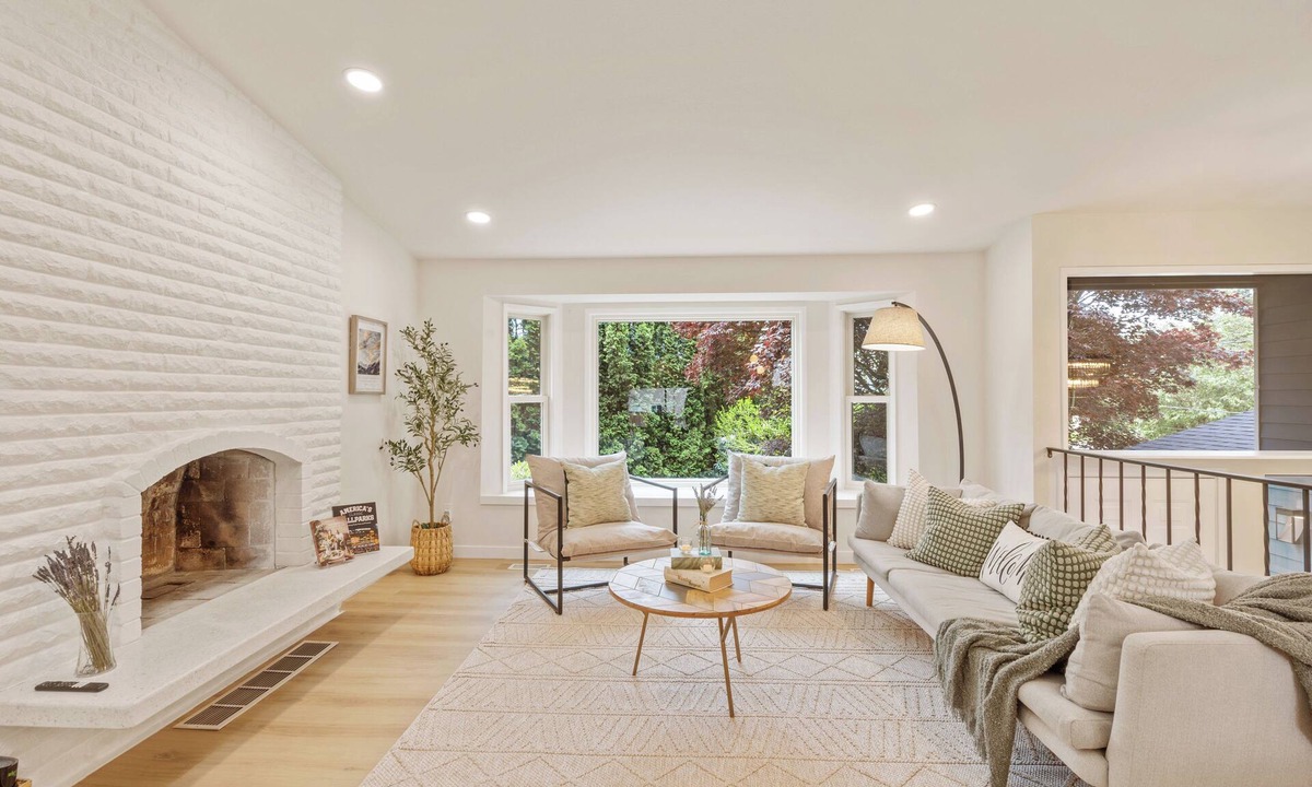 Picnic Point-North Lynnwood House | Spacious Modern Retreat w Game Room and Yard
