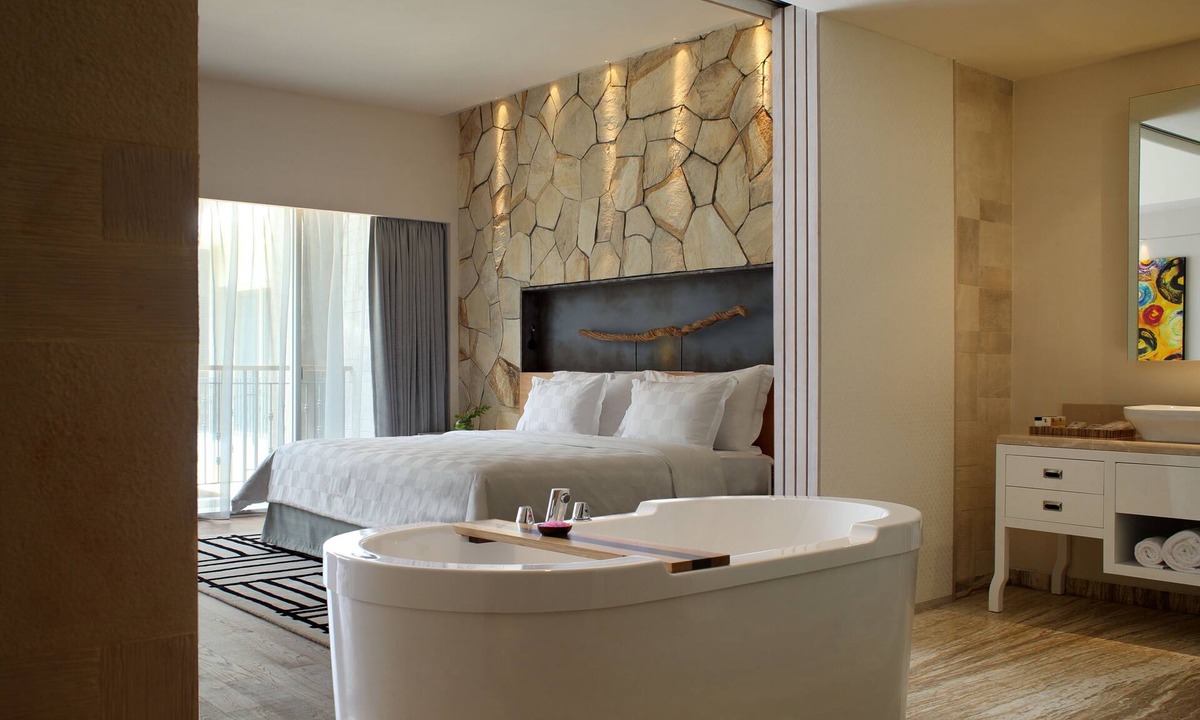 North Legian Hotel | Spacious Modern Suite with Free Minibar Items (T Sand Suite26)