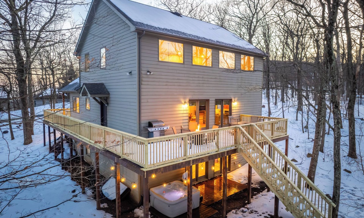 Pedlars Edge House | Spacious Mountain Family Retreat-Hot Tub & Game Room