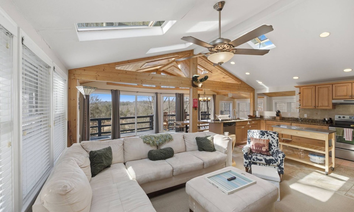 Franklin Cabin | Spacious Mountain Retreat with Hot Tub & Views