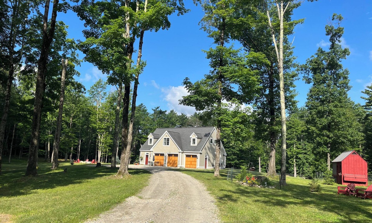 Pownal House | SPACIOUS Mountain Retreat with HOT TUB, Fire Pit & Hiking Trails