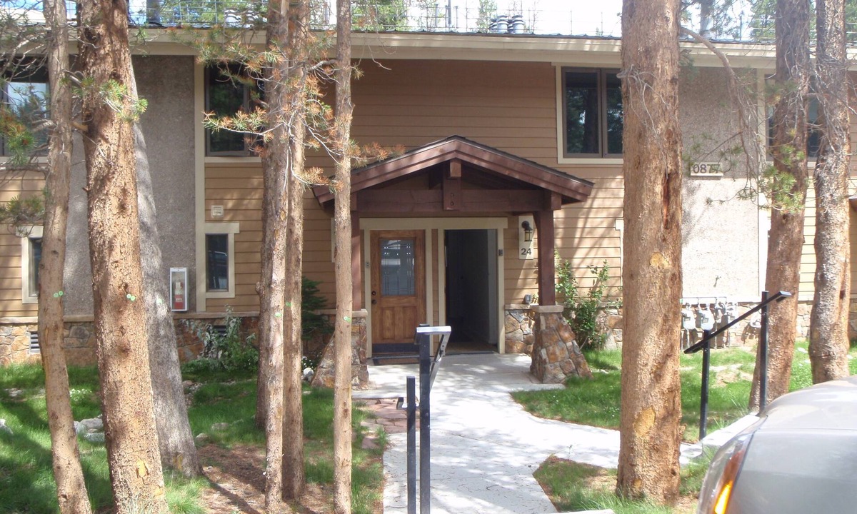 Breckenridge House | Spacious Mountain Getaway backs to National Forest - Sleeps 10!
