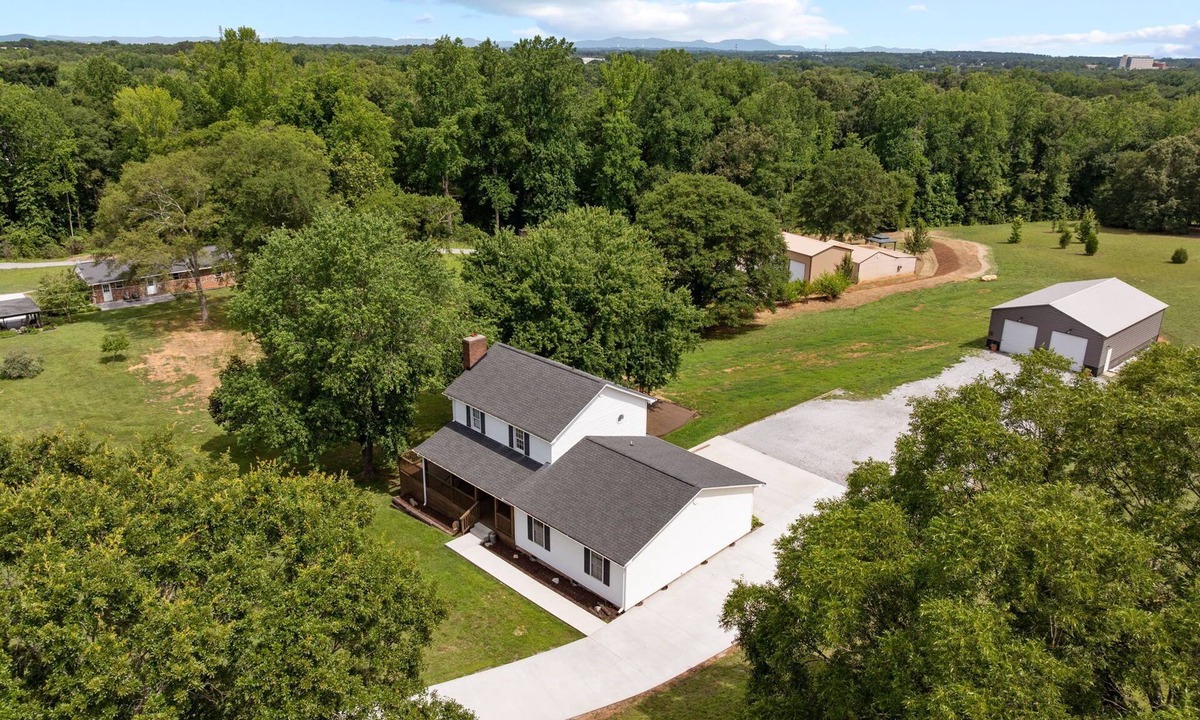 Greer House | Spacious Multi Family Estate, Sleeps 29, Reunions