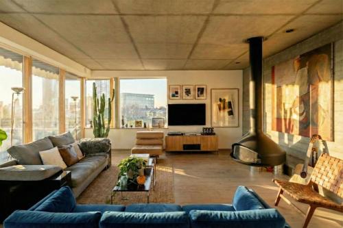 Kensal Green House | Spacious Multi-Floor Architectural London Holiday Home - Sleeps 8