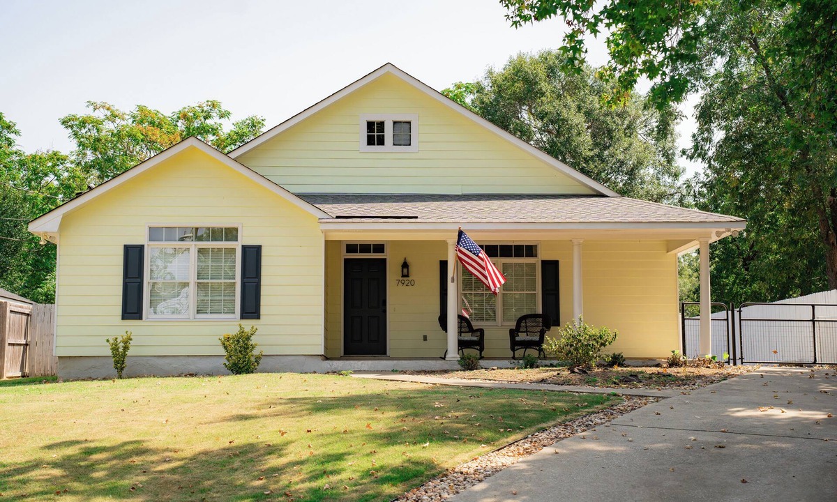 Fortson House | Spacious North Columbus 4-bedroom 3 bathroom home perfect for large groups