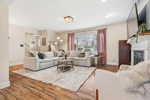 Northfield House | Spacious Northfield 4BR Escape near Cuyahoga Valley
