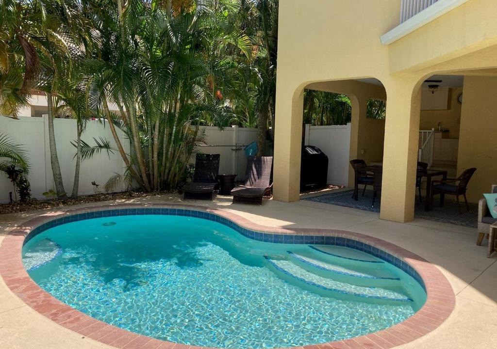 Holmes Beach House | Spacious Oasis home