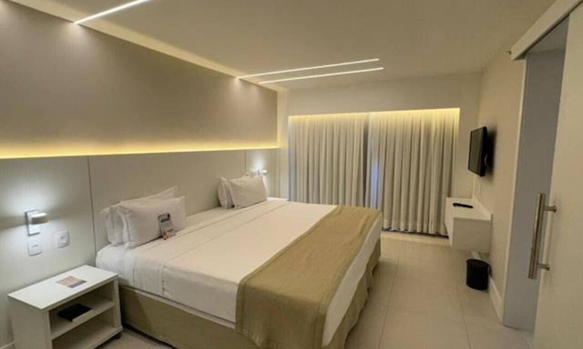 Recreio dos Bandeirantes Hotel | Spacious Ocean-Front Room Ideal for Relaxation | For Large Family or Groups!