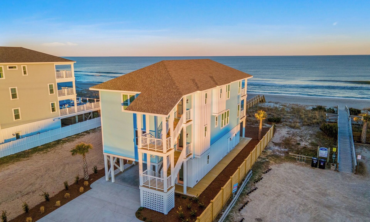 Wilmington Beach House | Spacious oceanfront 7-bedroom house, almost new, made up of two full units