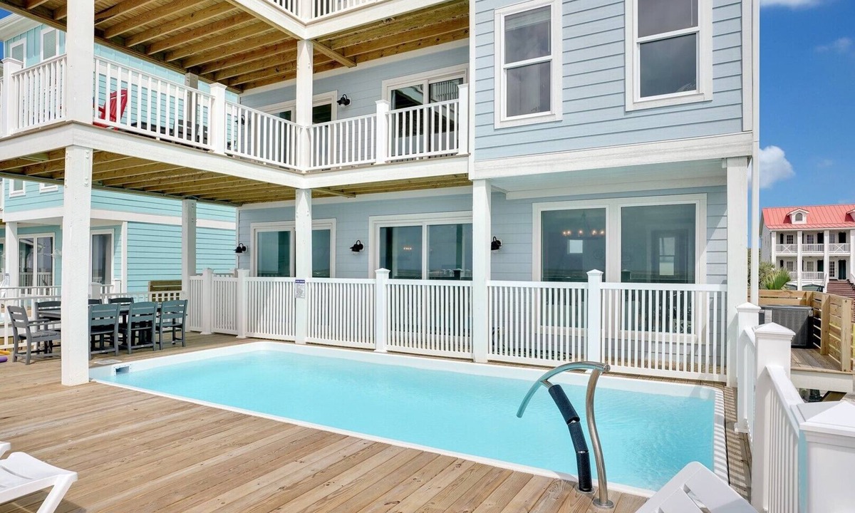 Long Beach Hotel | Spacious oceanfront 7-bedroom home on Oak Island, perfect for large gatherings.