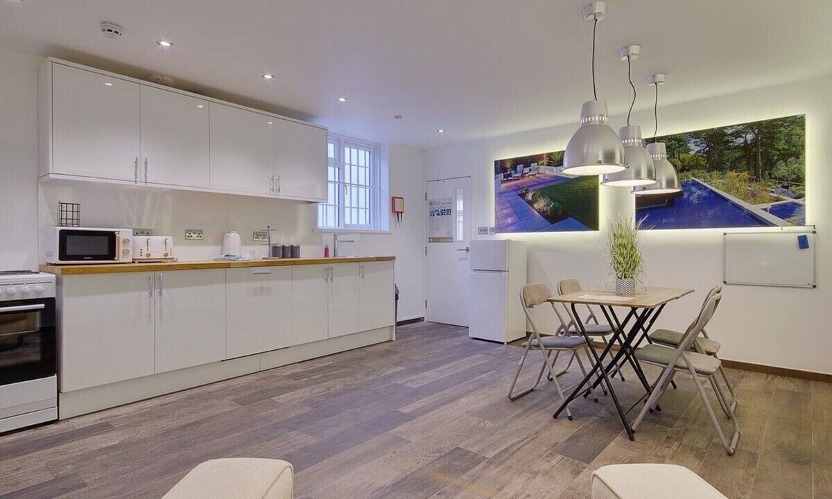 Poole Apartment | Spacious Open Planned Modern Quirky Maisonette