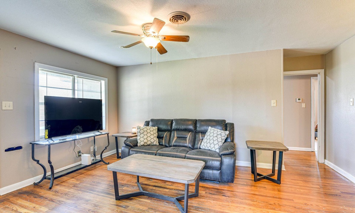 Orange House | Spacious Orange Rental ~ 3 Mi to Museums & Garden!