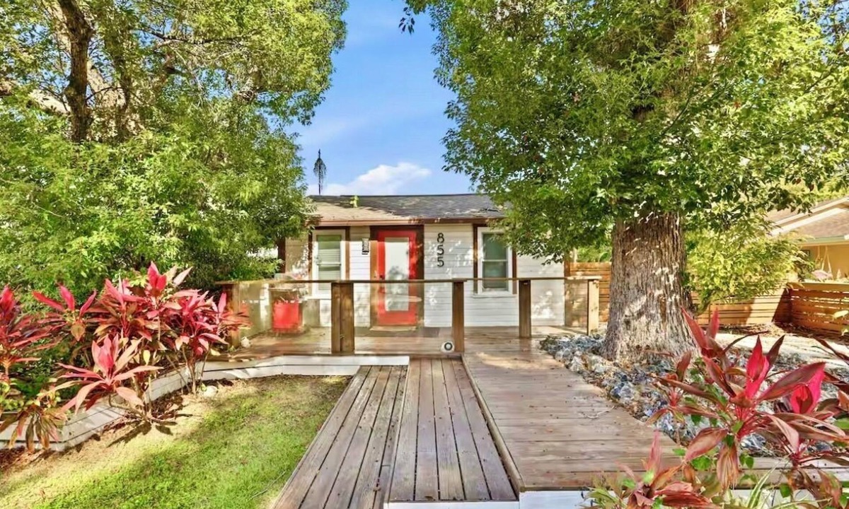 Fairview Shores House | Spacious Orlando Retreat w/Backyard Oasis Near Downtown & Attractions