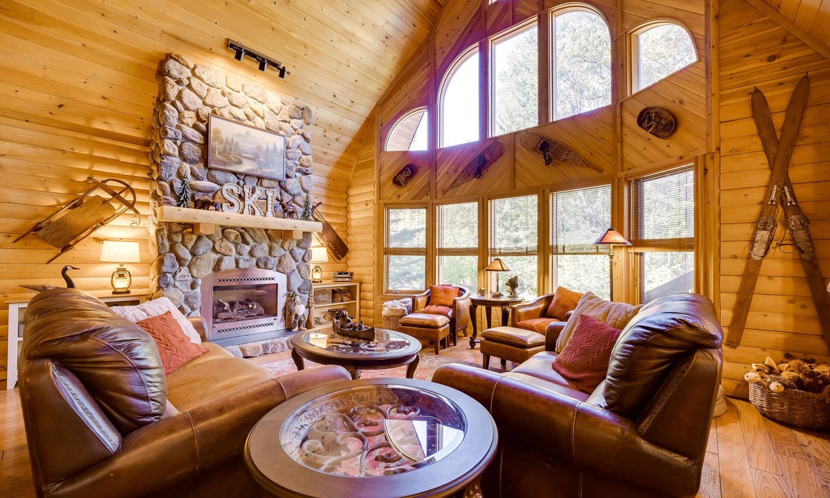 Packwood House | Spacious Packwood Cabin w/Hot Tub - Near River