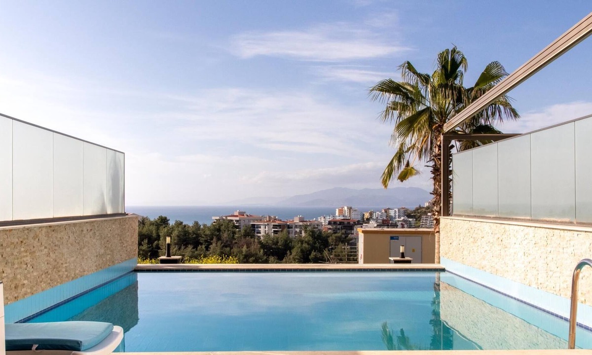 Kusadasi City Centre Apartment | Spacious Perfect Flat with Private Pool